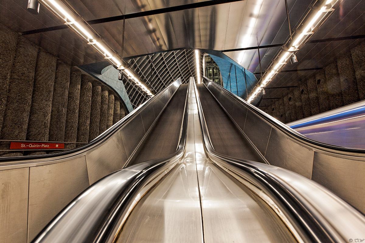 St. Quirin-Platz — Way out